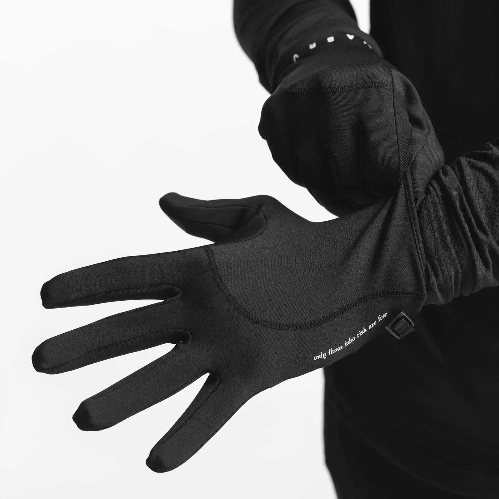 0546. Aeroheat® Lightweight Gloves - Black/White