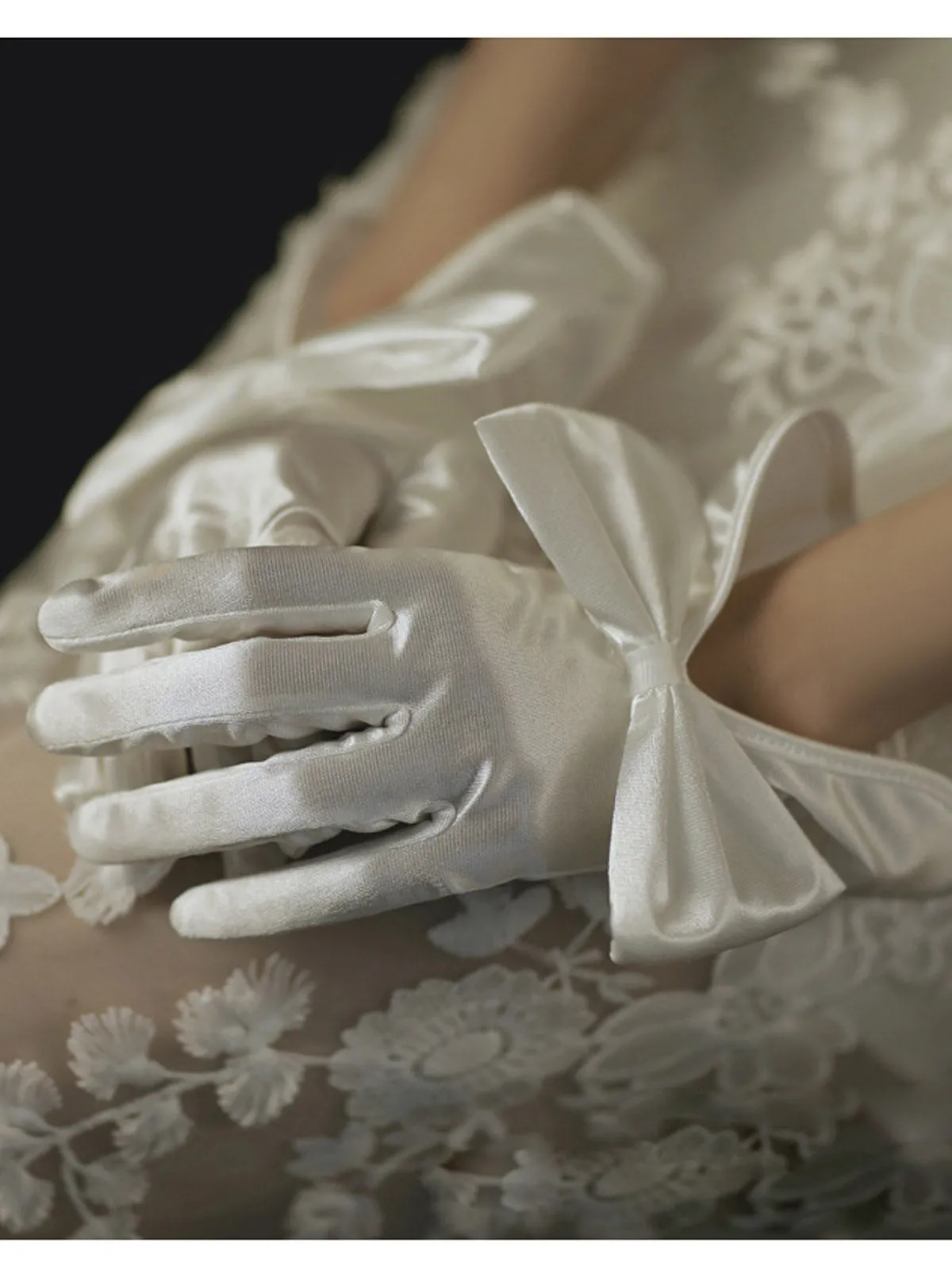 Retro Silky Bowknot Split Gloves